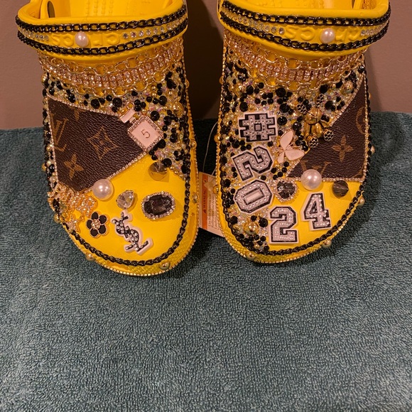 Bling Crocs - Picture 7 of 11